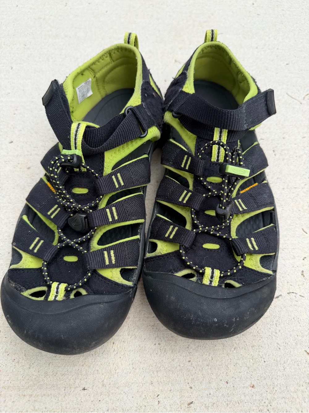 Boys keen sandals for water activities size 7